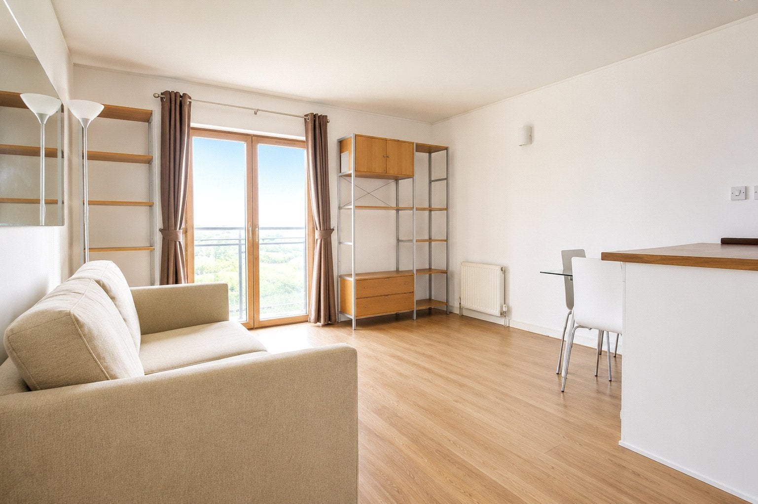 Flat Woodberry Down in Greater London