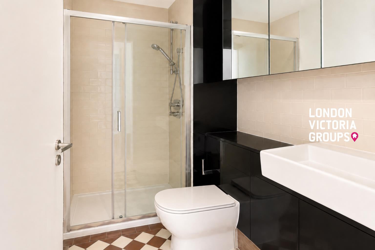 Flat Sayer Street in Greater London