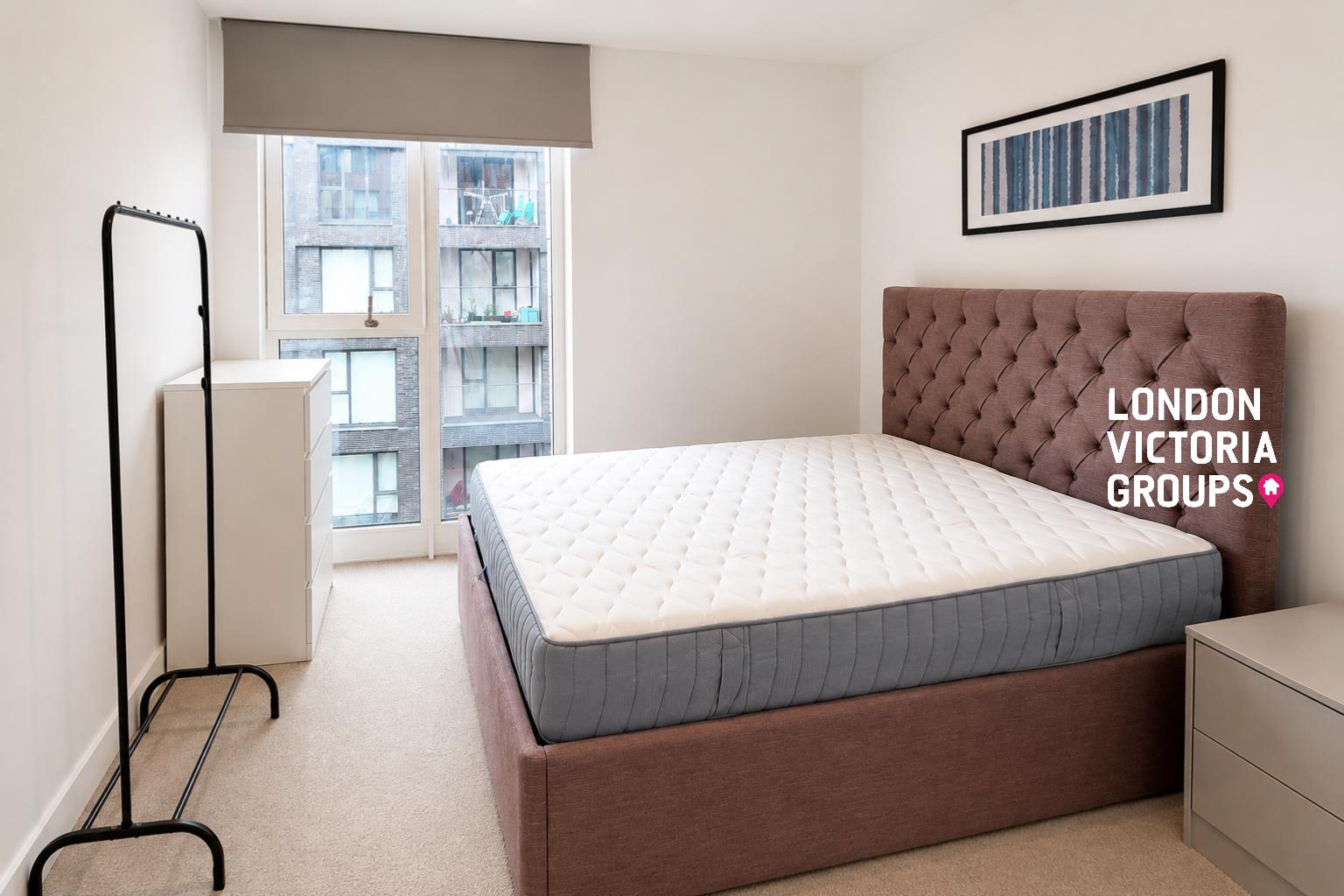 Flat Sayer Street in Greater London