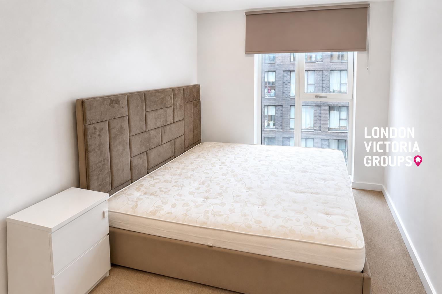 Flat Sayer Street in Greater London