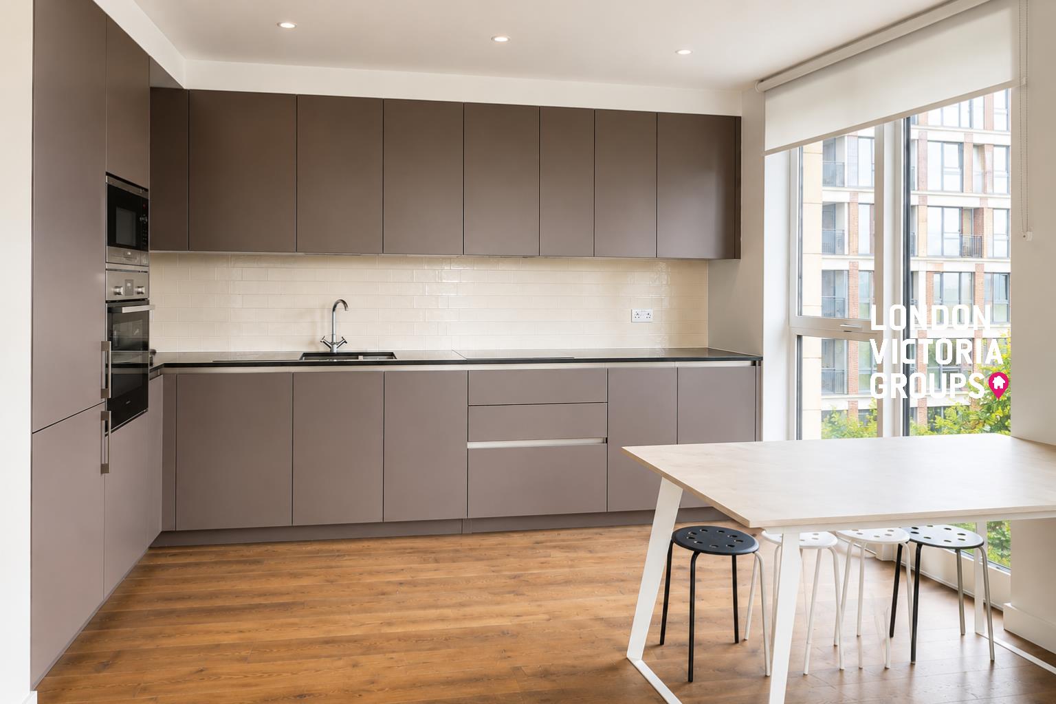 Flat Sayer Street in Greater London