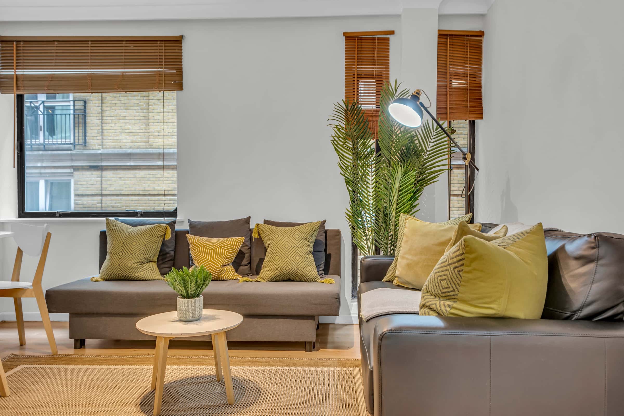 Flat Upper Thames Street in City of London