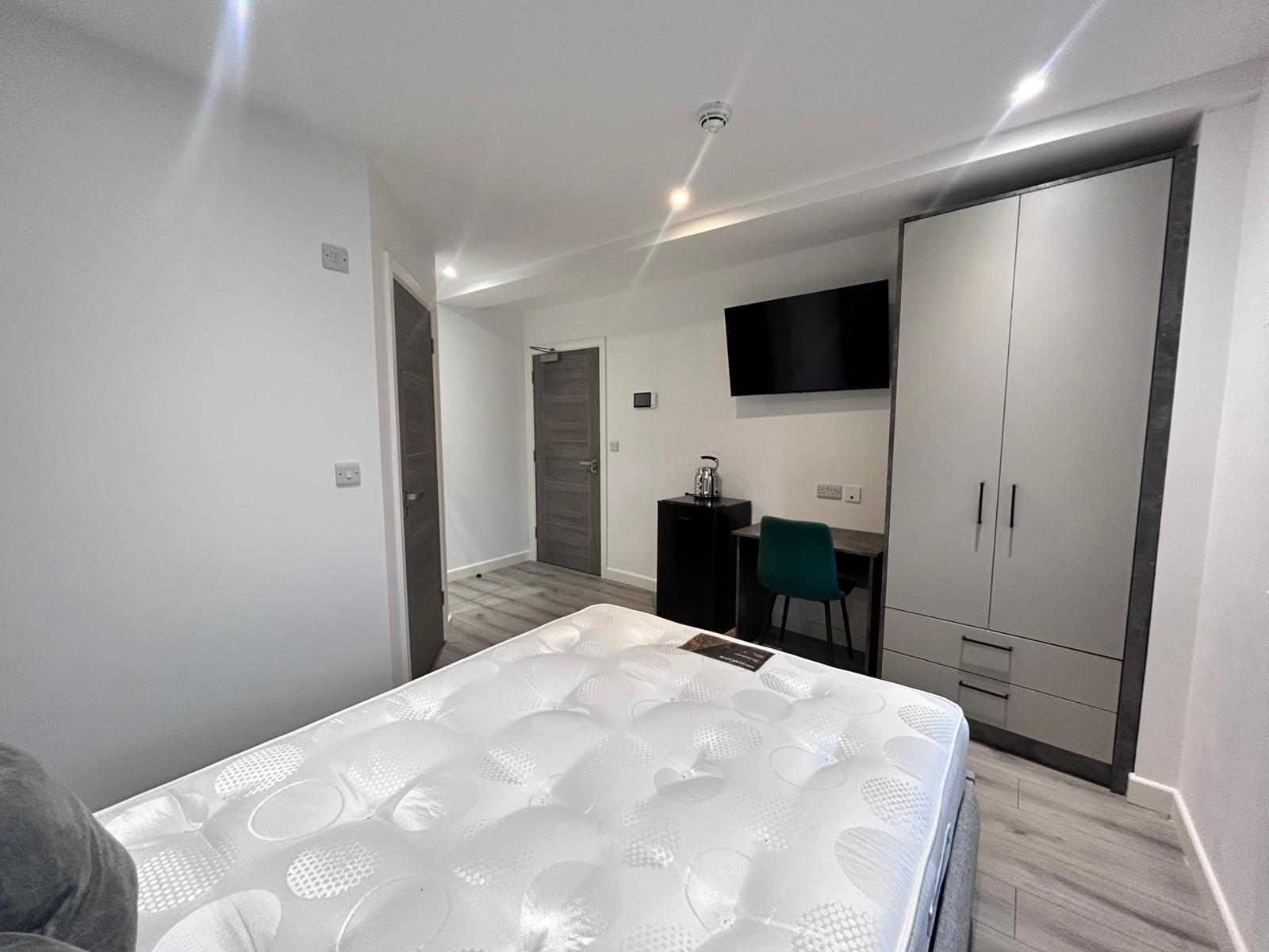 Room Cross Street in Peterborough