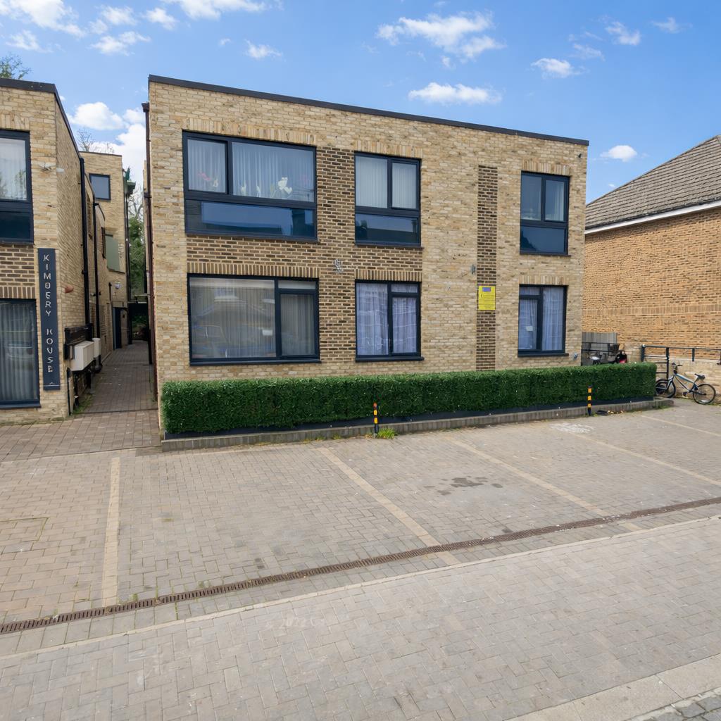Flat Lancaster Road in Greater London
