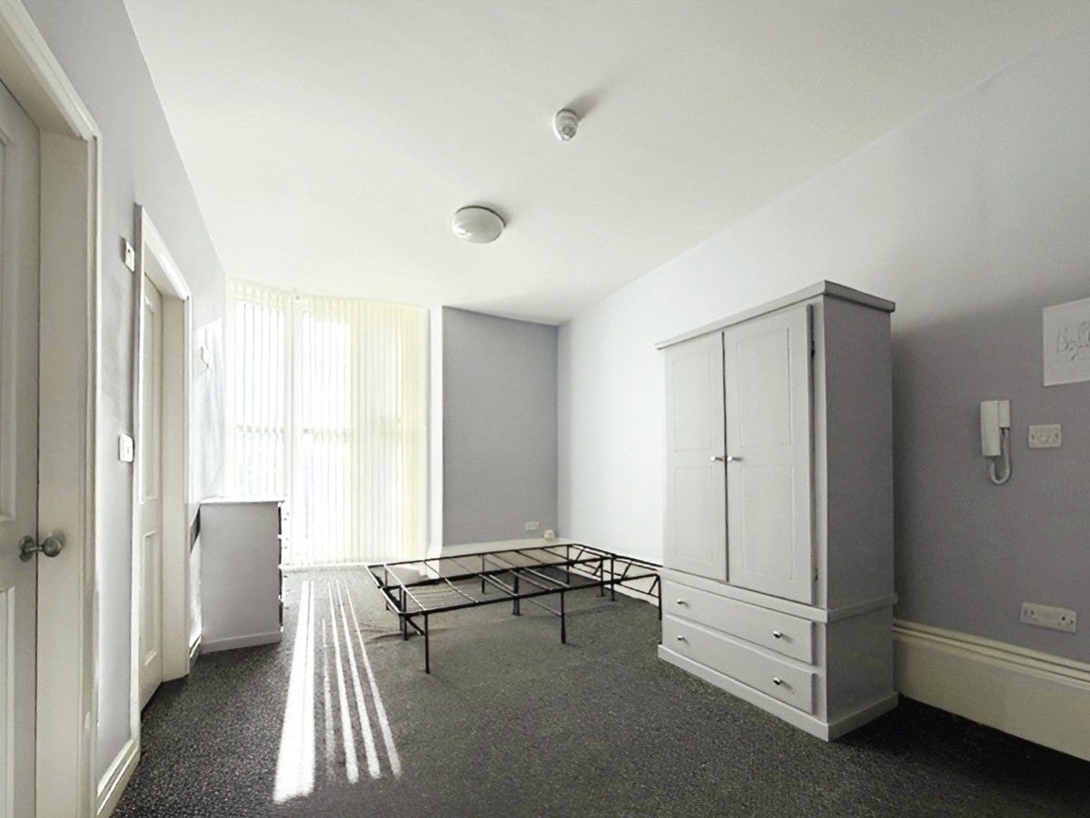 Flat New North Road in Kirklees