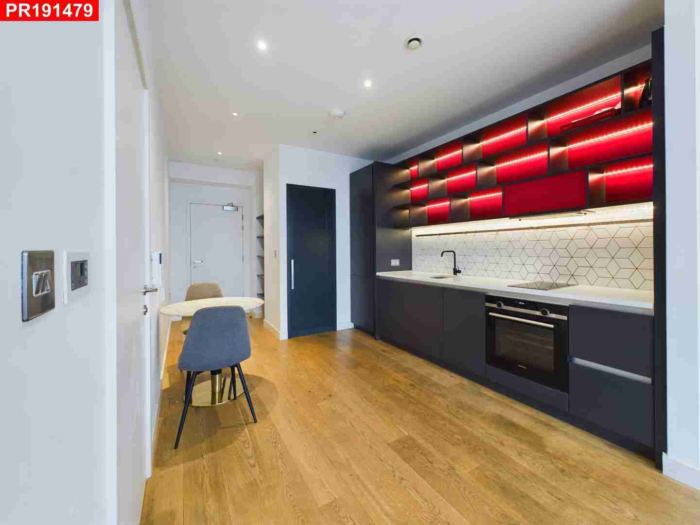 Flat Lookout Lane in Greater London