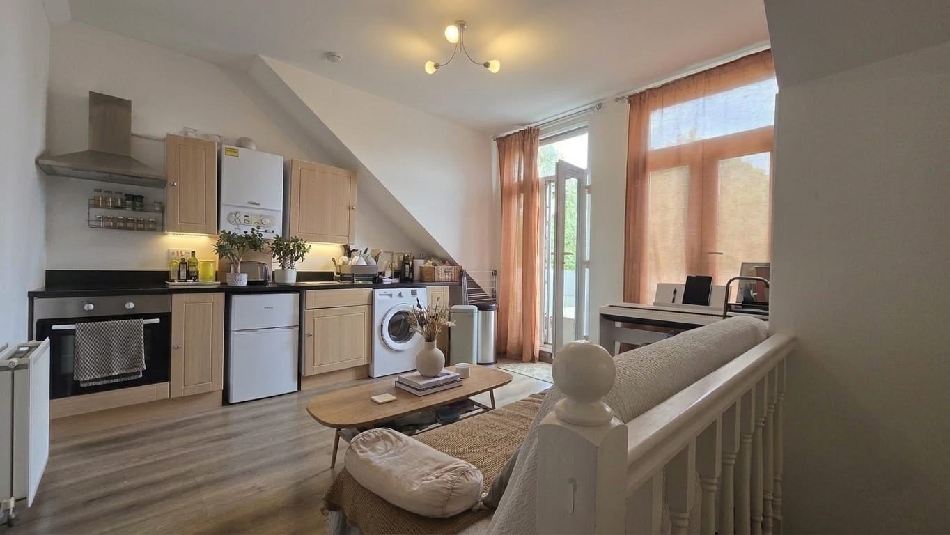 Flat Somerset Road in Greater London