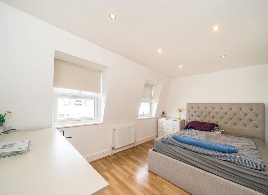 Flat Kilmaine Road in Greater London