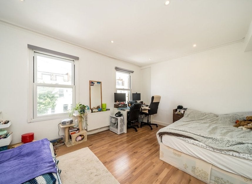 Flat Kilmaine Road in Greater London