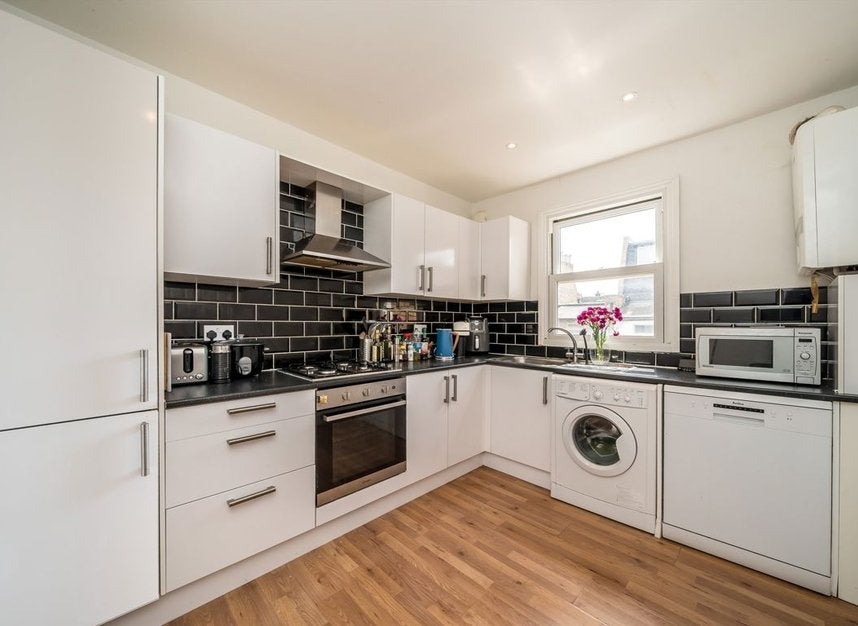 Flat Kilmaine Road in Greater London