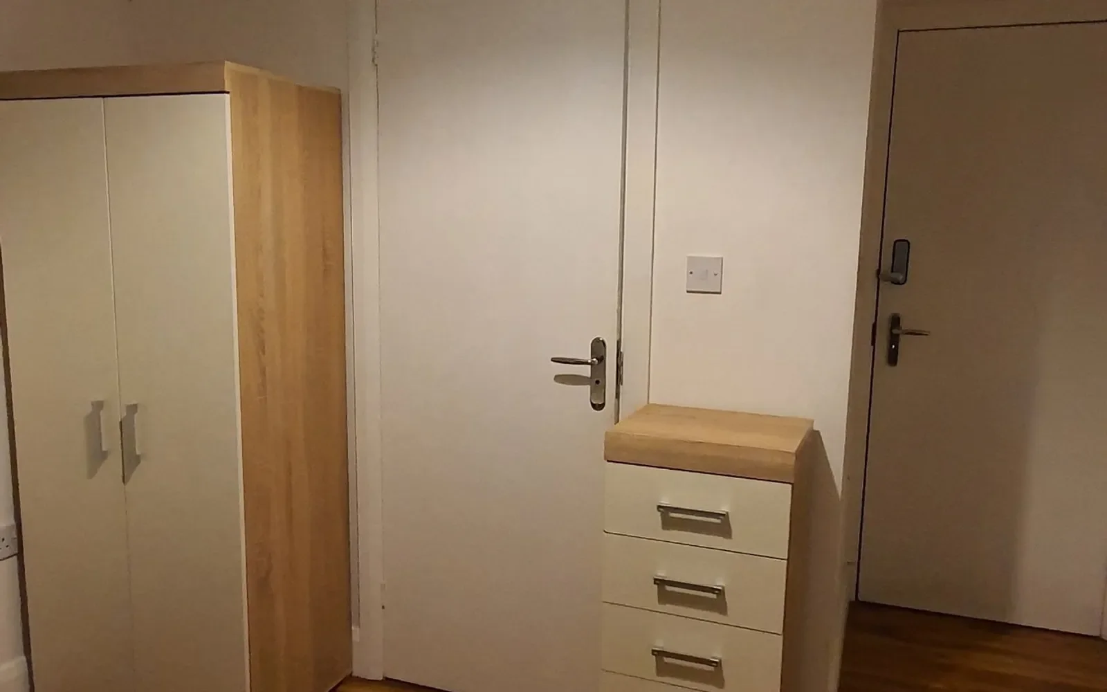 Room Firbank Drive in Watford