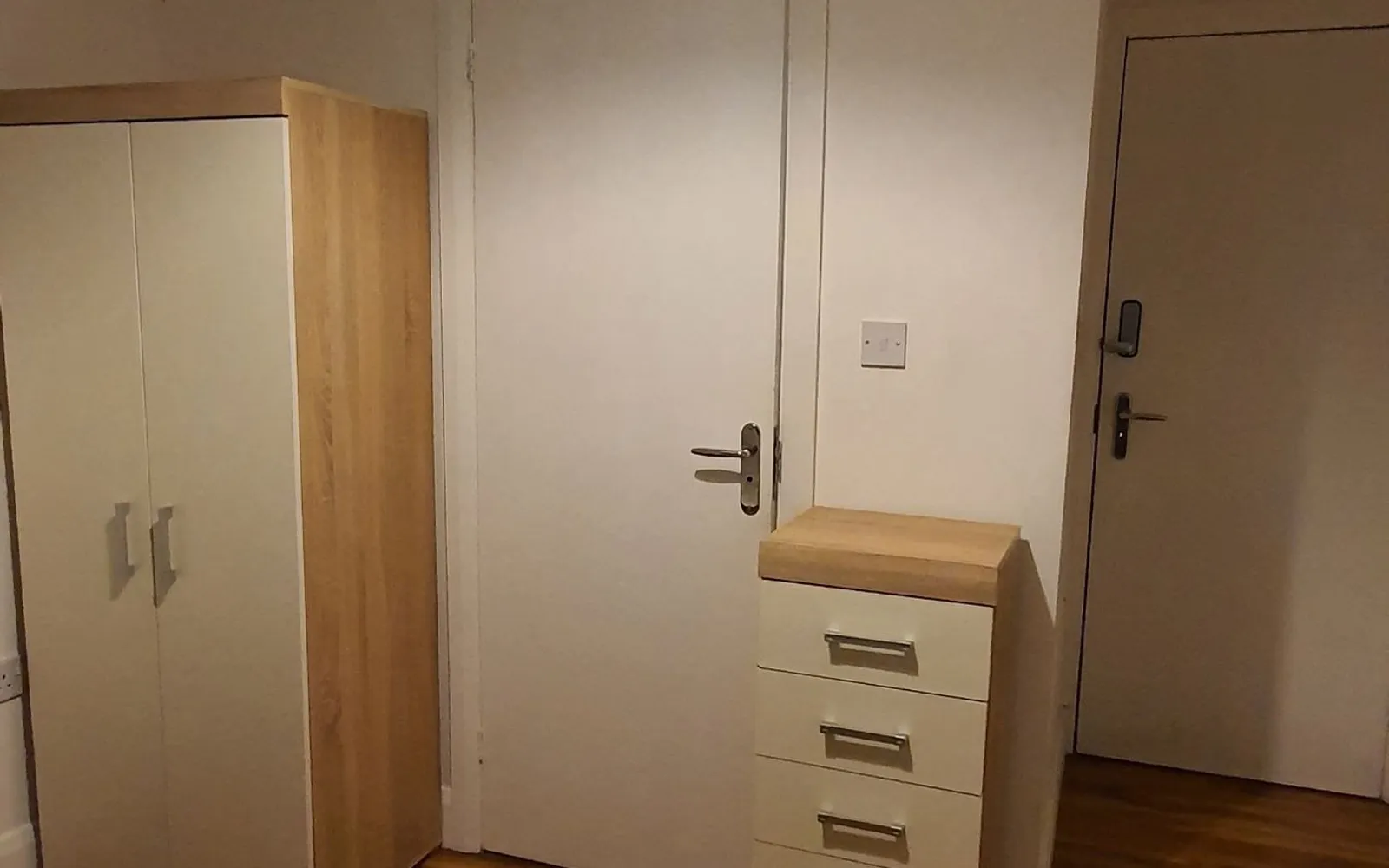 Room Firbank Drive in Watford