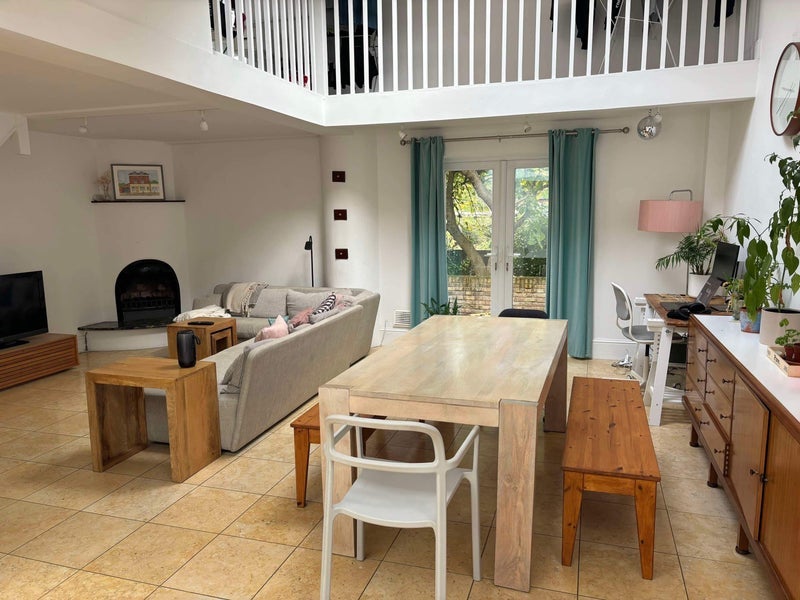 Room Mayfield Road in Greater London