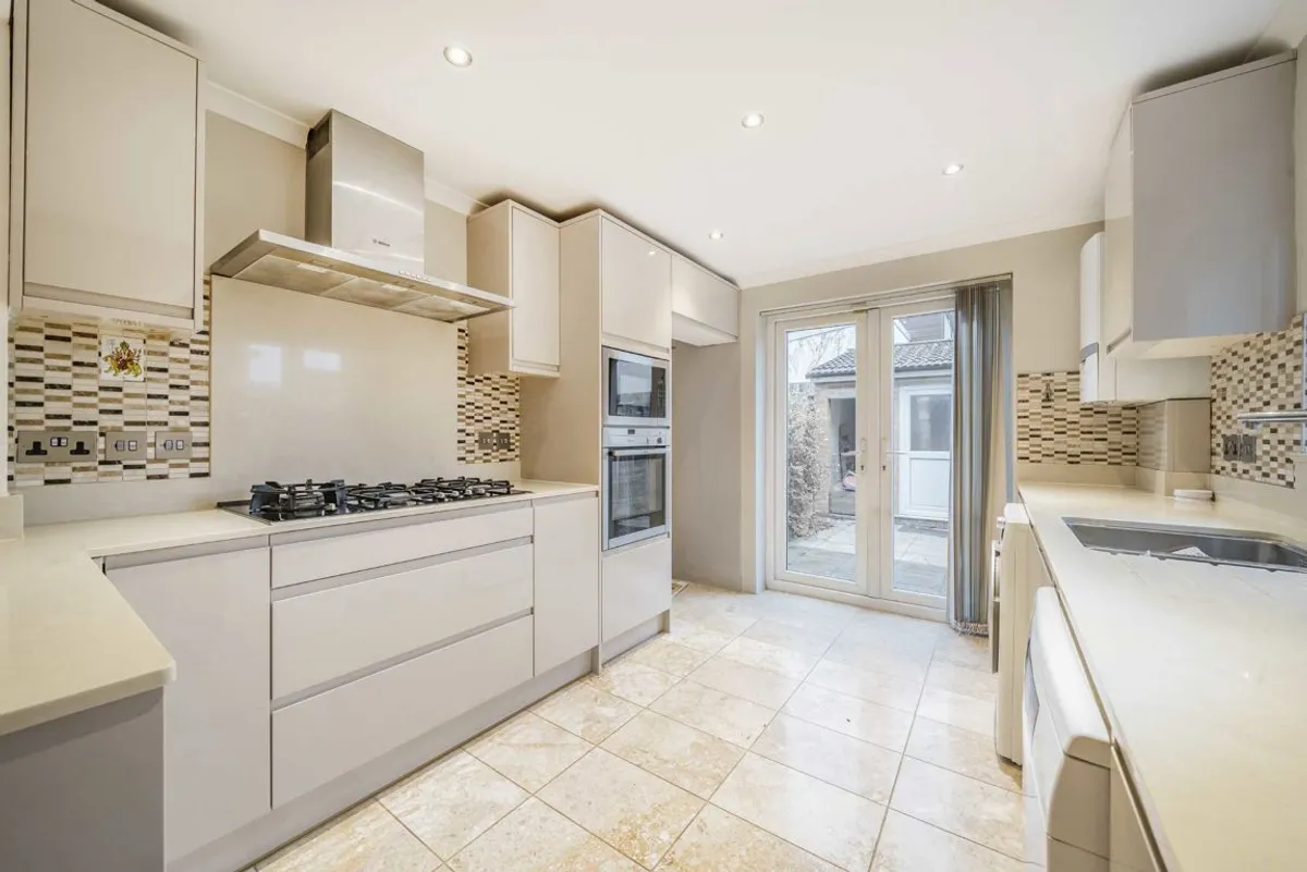 Flat Grosvenor Road in Greater London
