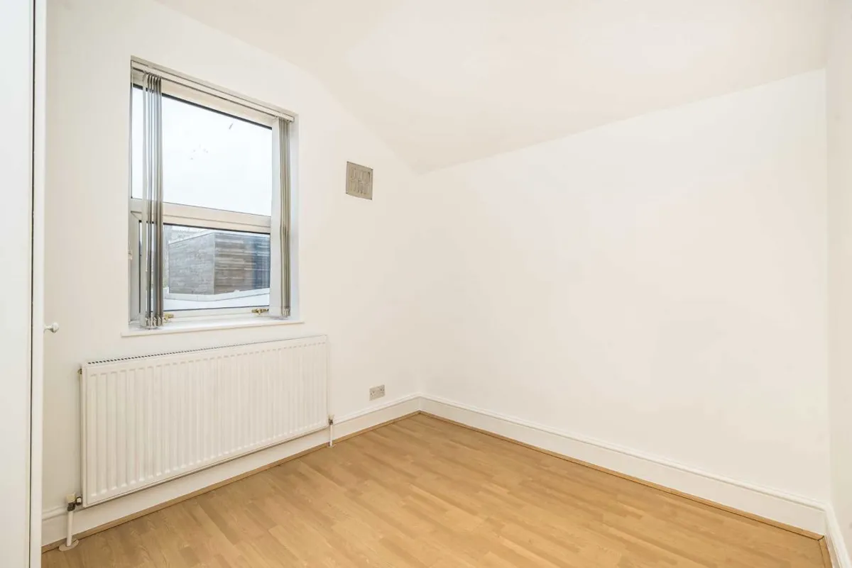 Flat Grosvenor Road in Greater London