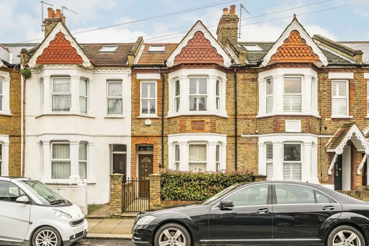 Flat Grosvenor Road in Greater London