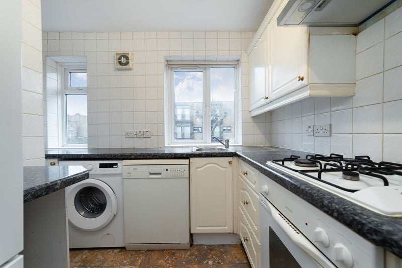 Flat Brondesbury Park in Greater London