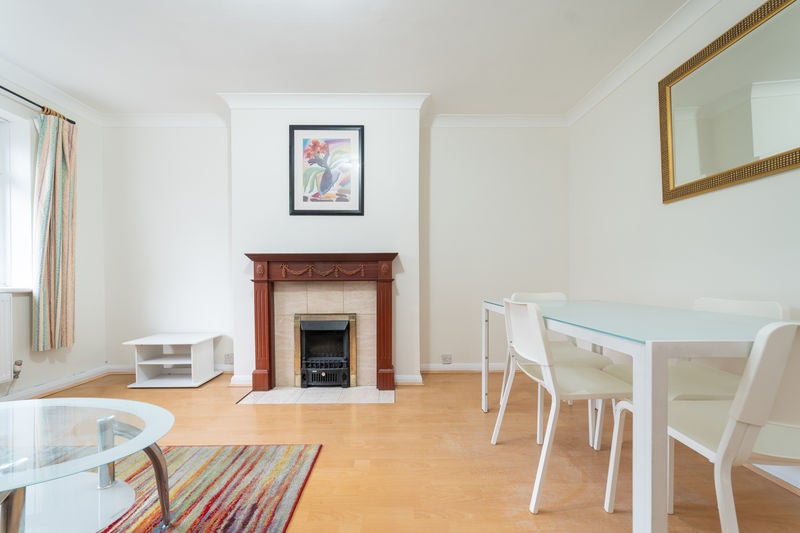 Flat Brondesbury Park in Greater London