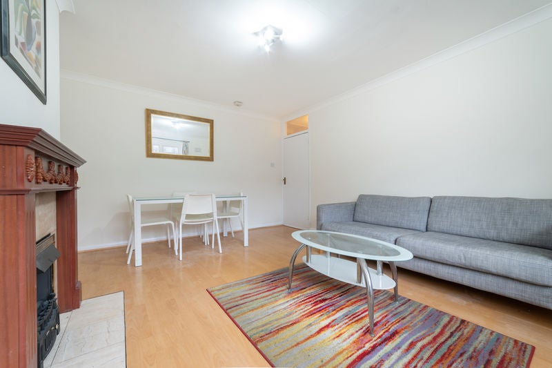 Flat Brondesbury Park in Greater London