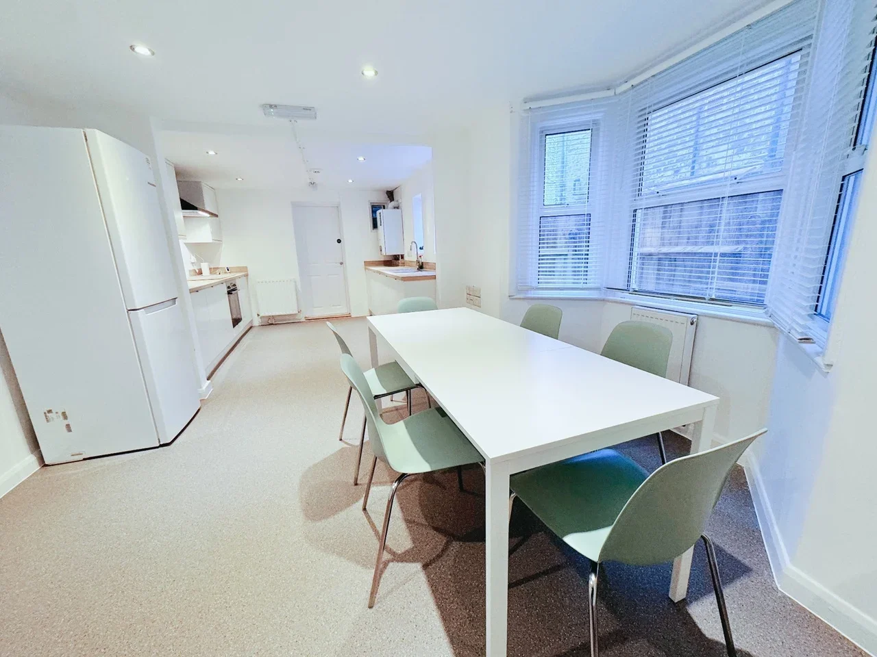 Room Hubert Grove in Greater London