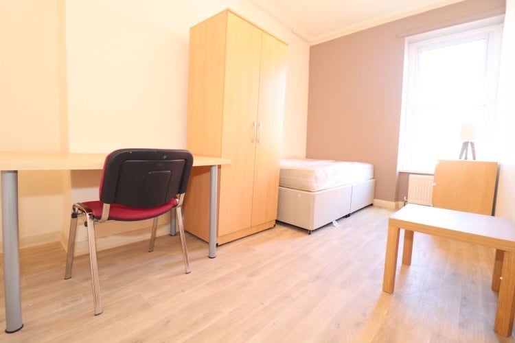 Room Pen-Y-Wain Road in Cardiff