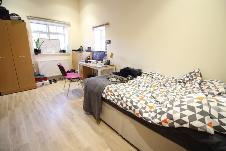 Room Pen-Y-Wain Road in Cardiff