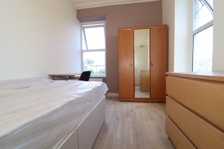 Room Pen-Y-Wain Road in Cardiff