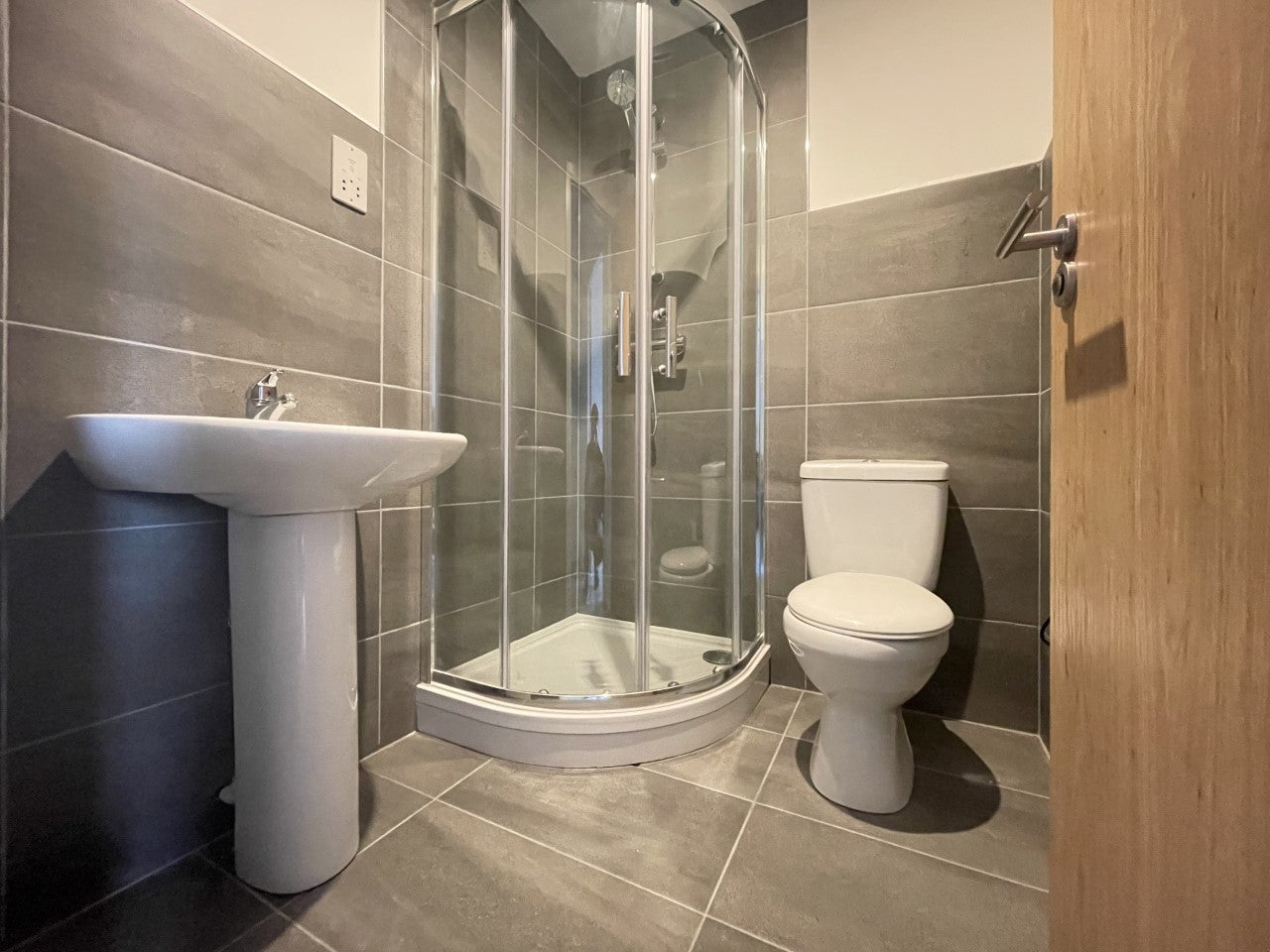 Flat Gledhow Road in Leeds