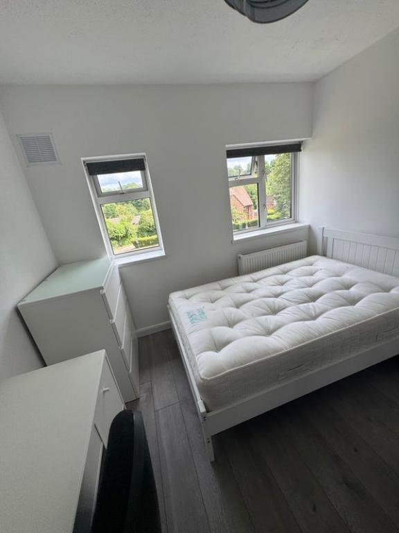 Room Wavell Way in Winchester