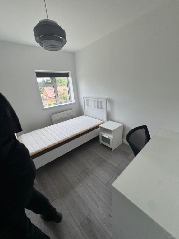 Room Wavell Way in Winchester