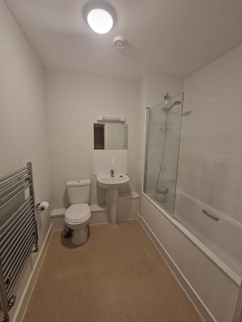 Flat Lily Close in London