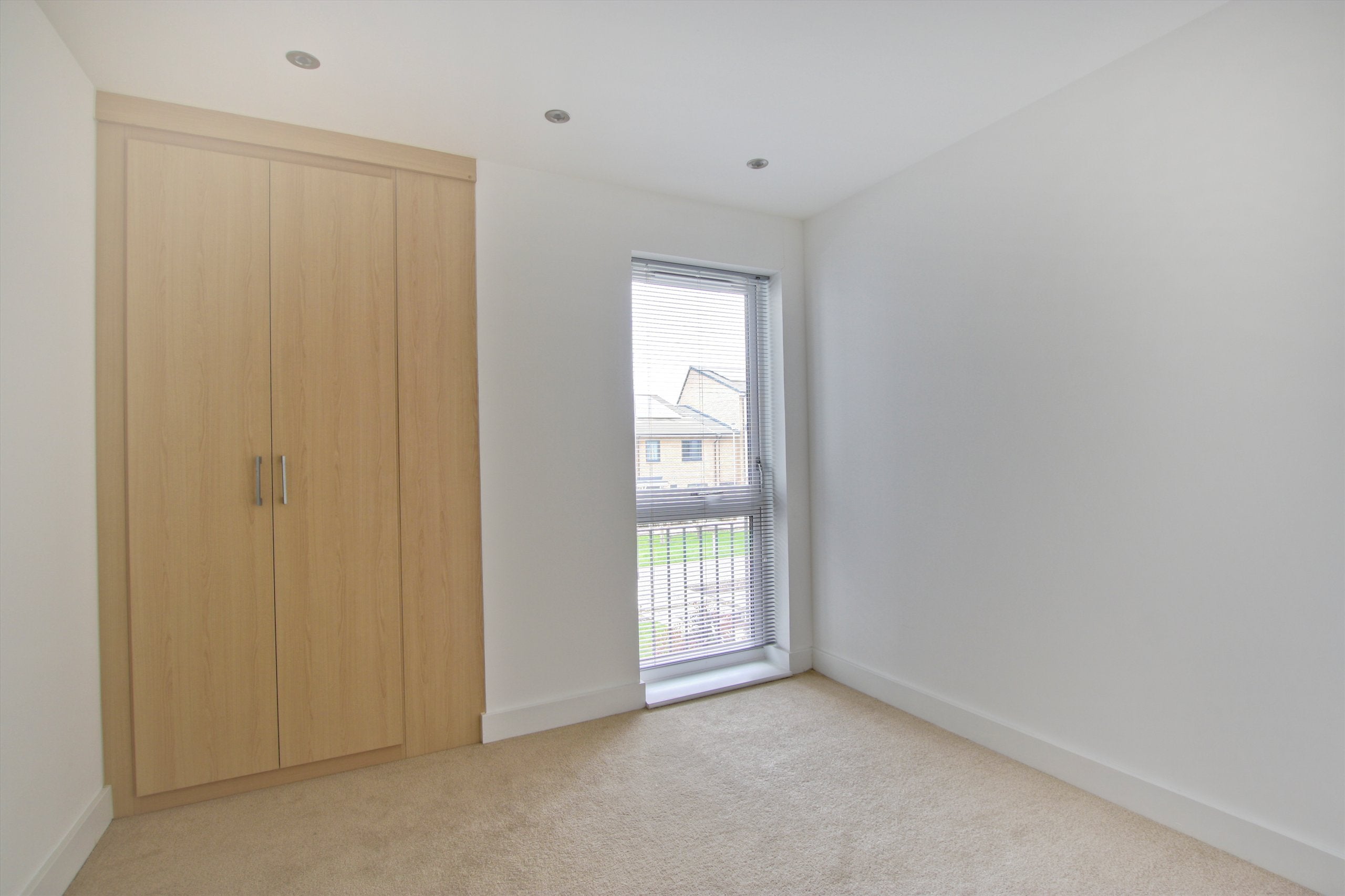 Flat Fairthorn Road in Greater London