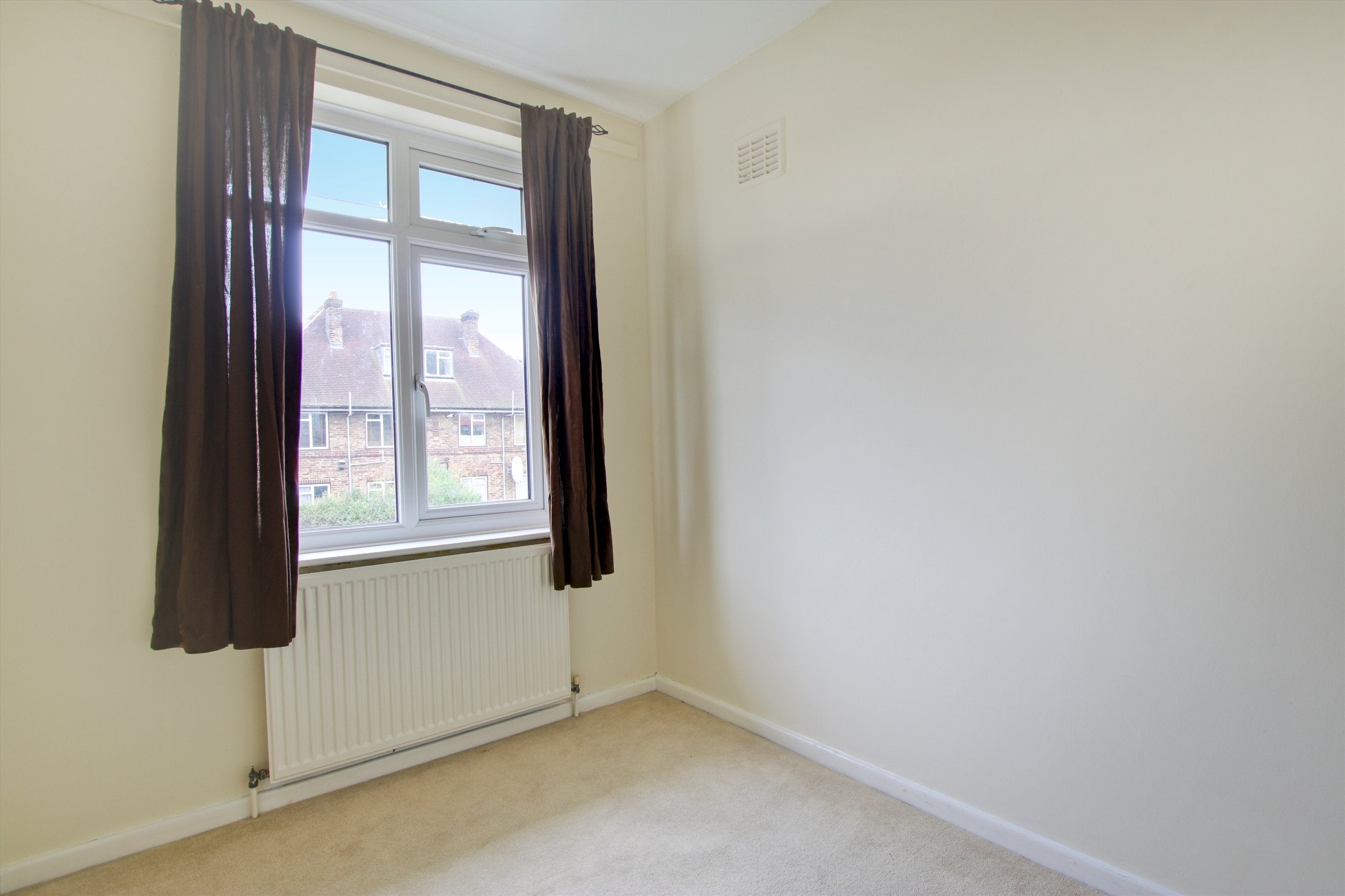 Flat Fairthorn Road in Greater London