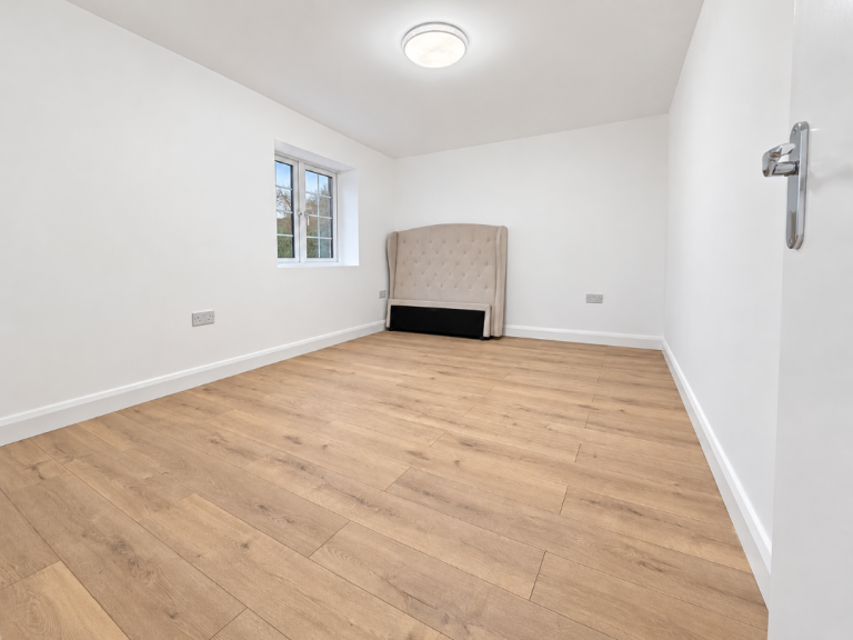 Flat Somerville Road in Greater London