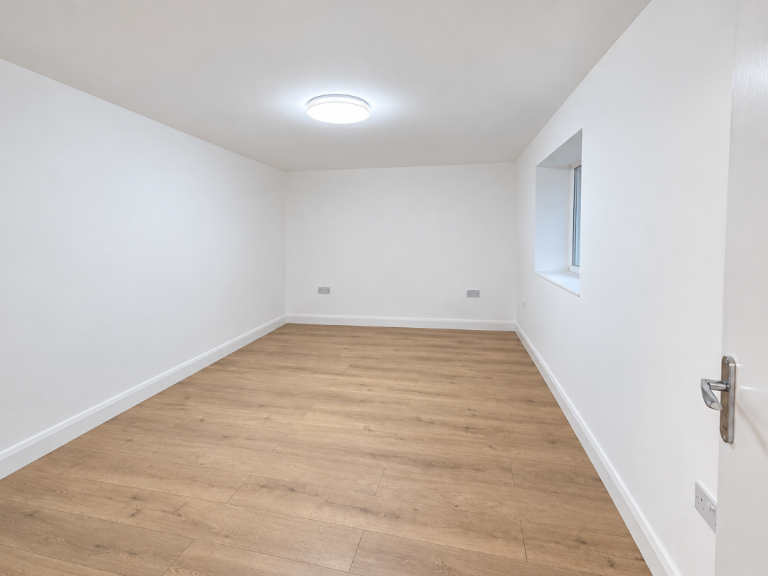Flat Somerville Road in Greater London