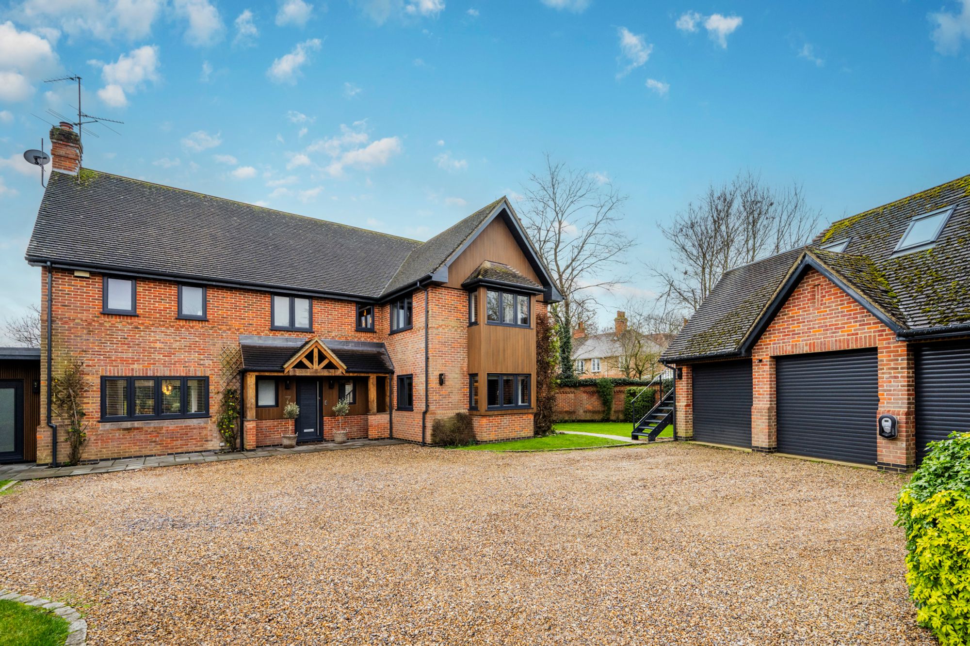 House Orchard Chase in Hurst