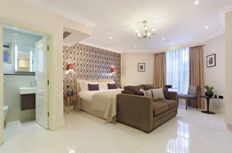 Flat Ashburn Gardens in Greater London