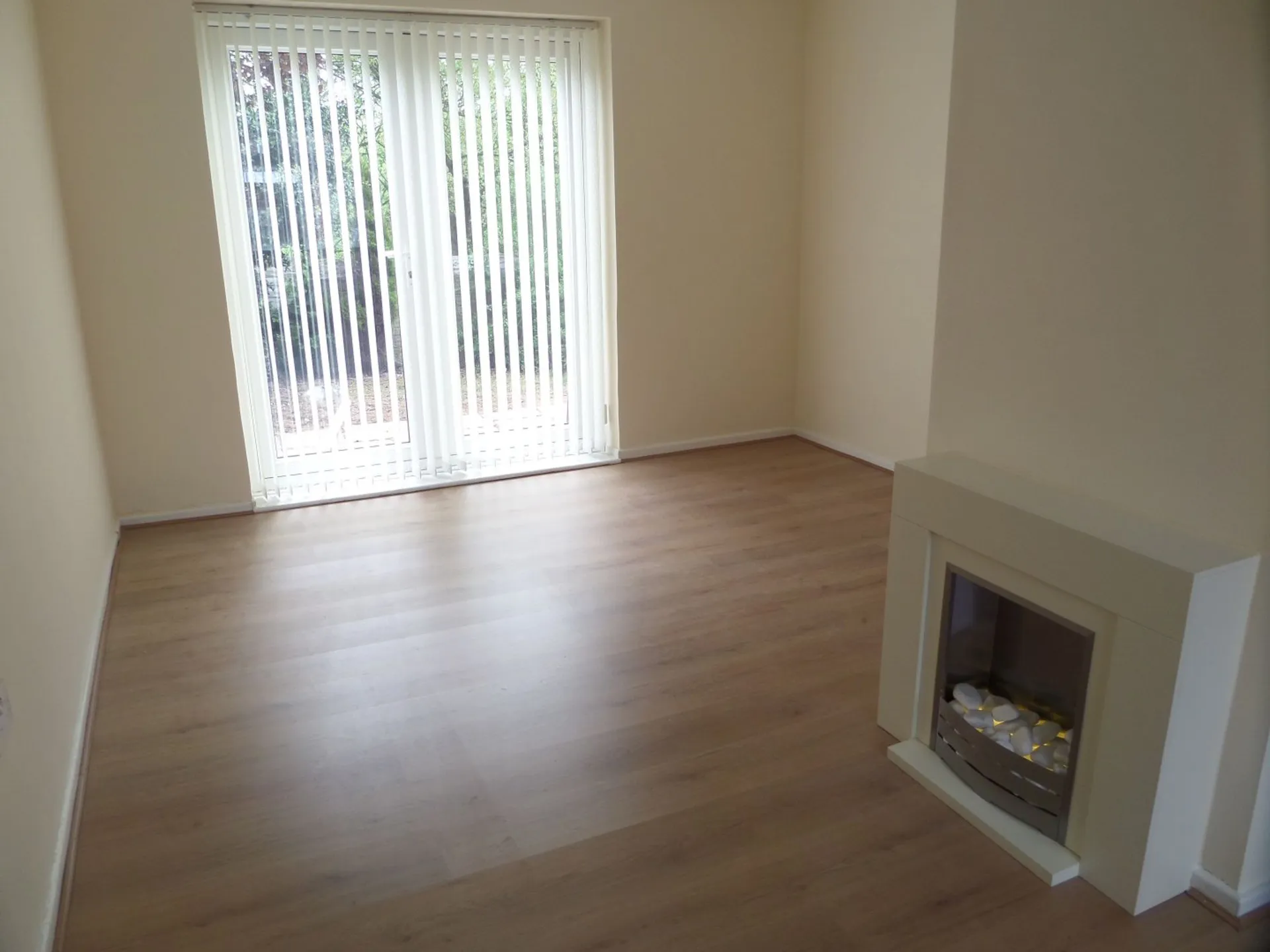 House Lloyd Crescent in Earlestown