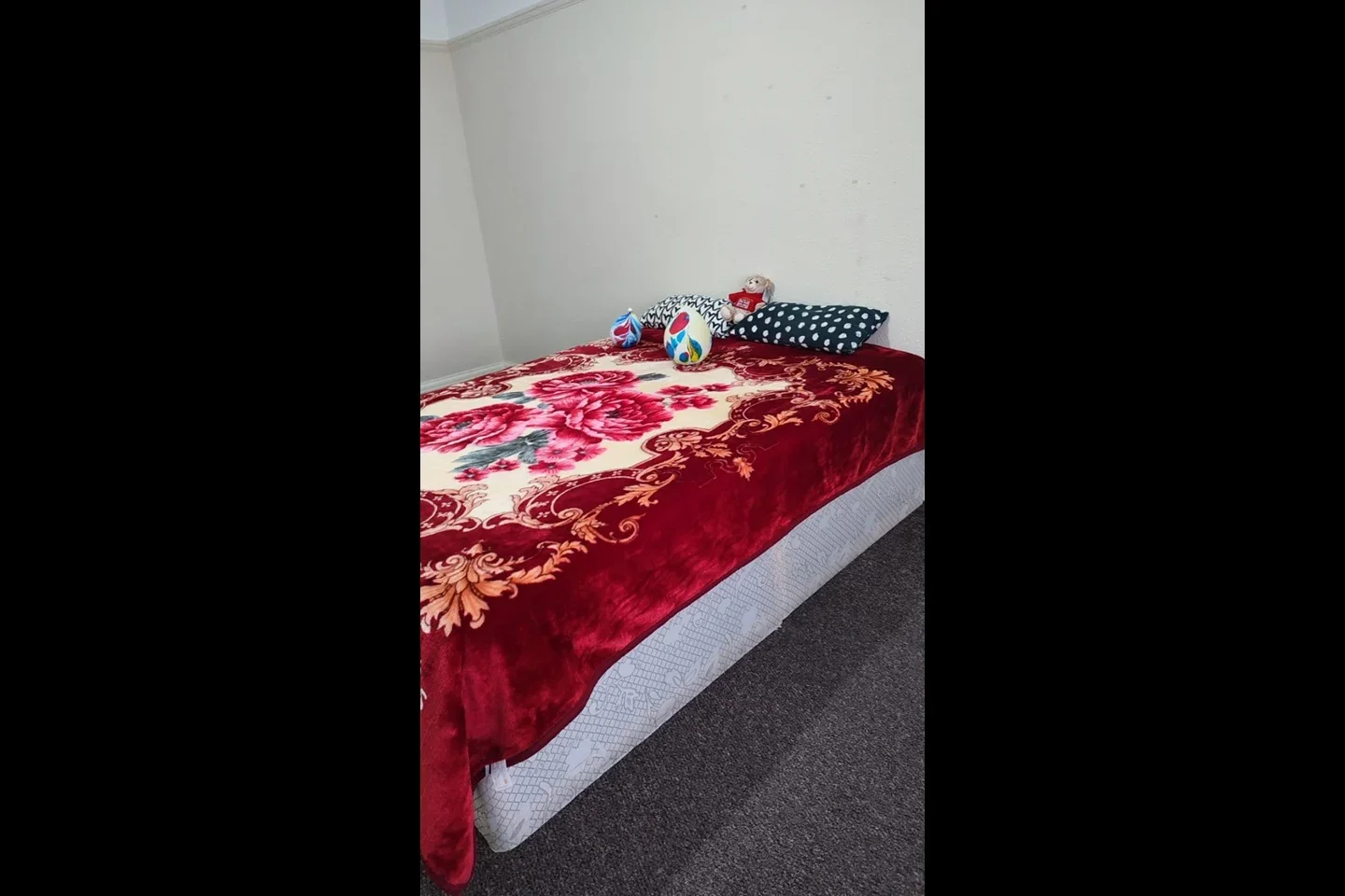 Room Oakington Manor Drive in Greater London