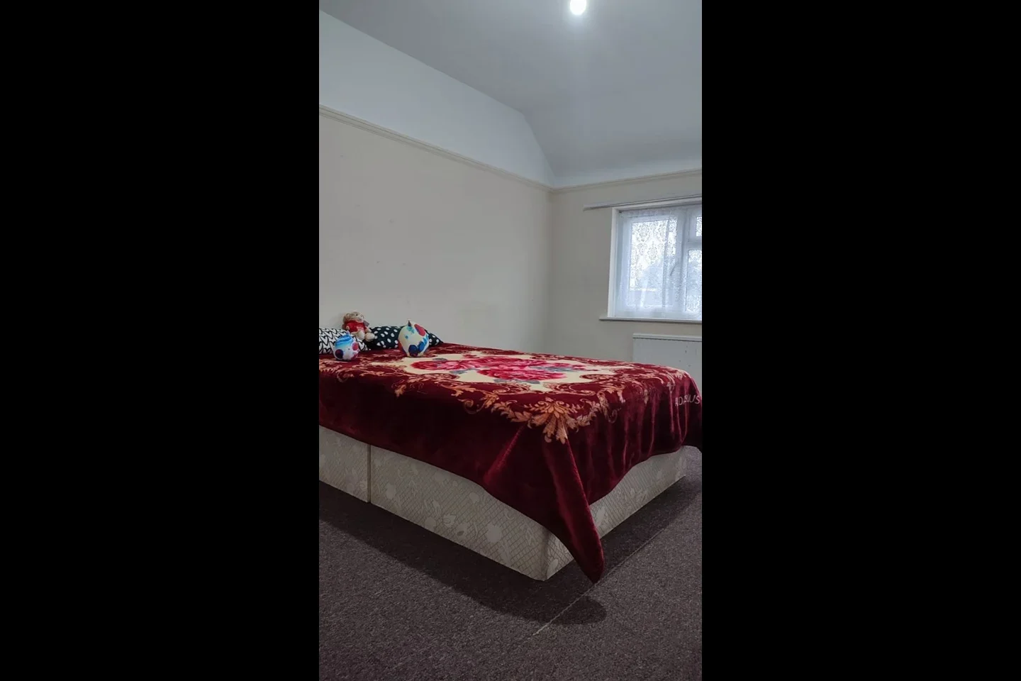 Room Oakington Manor Drive in Greater London