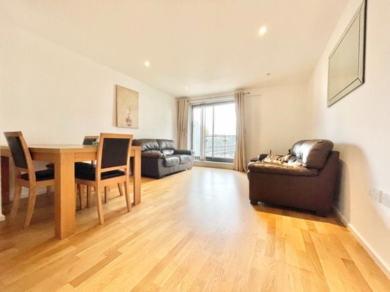 Flat Devonport Street in Greater London