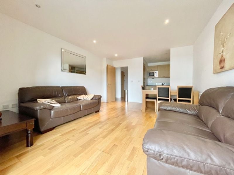 Flat Devonport Street in Greater London