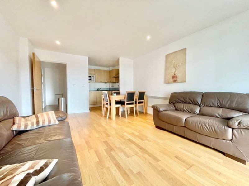 Flat Devonport Street in Greater London