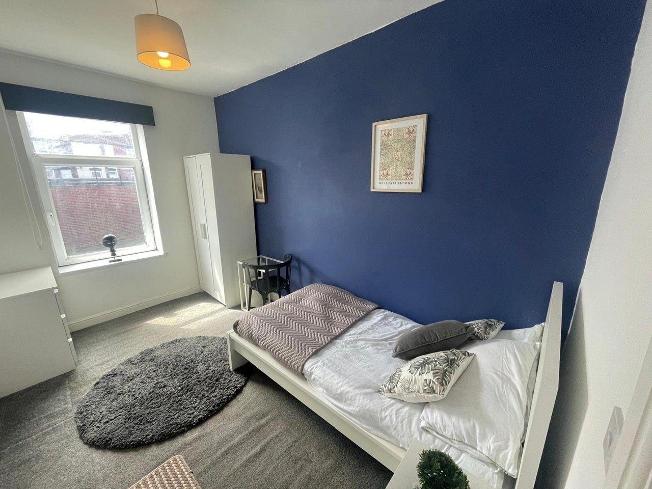Room Sheffield Road in Barnsley
