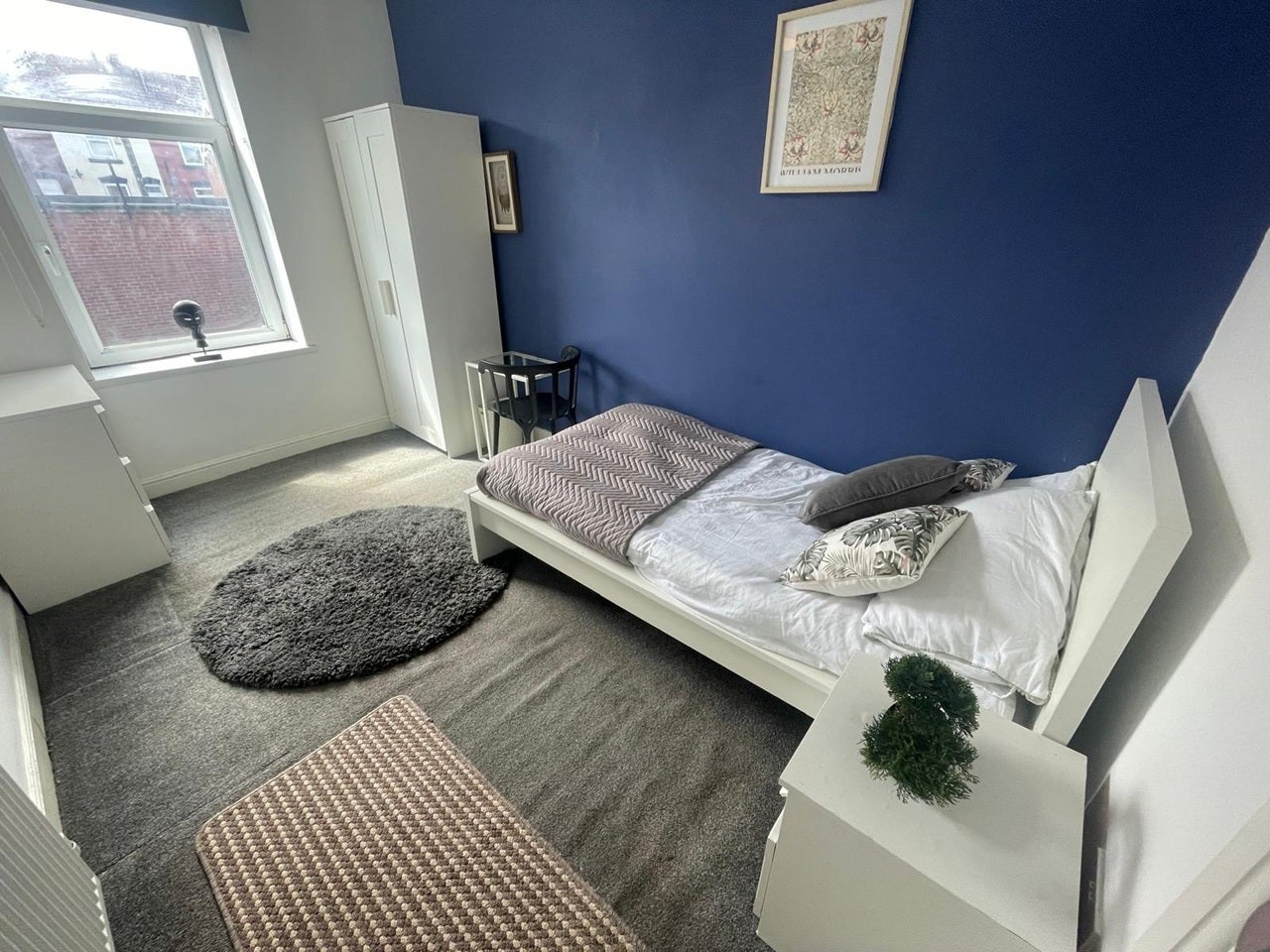 Room Sheffield Road in Barnsley