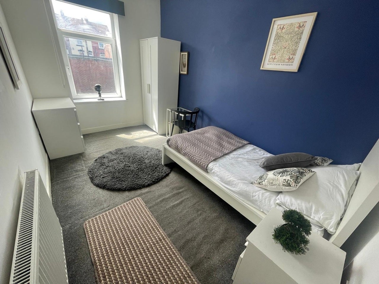Room Sheffield Road in Barnsley