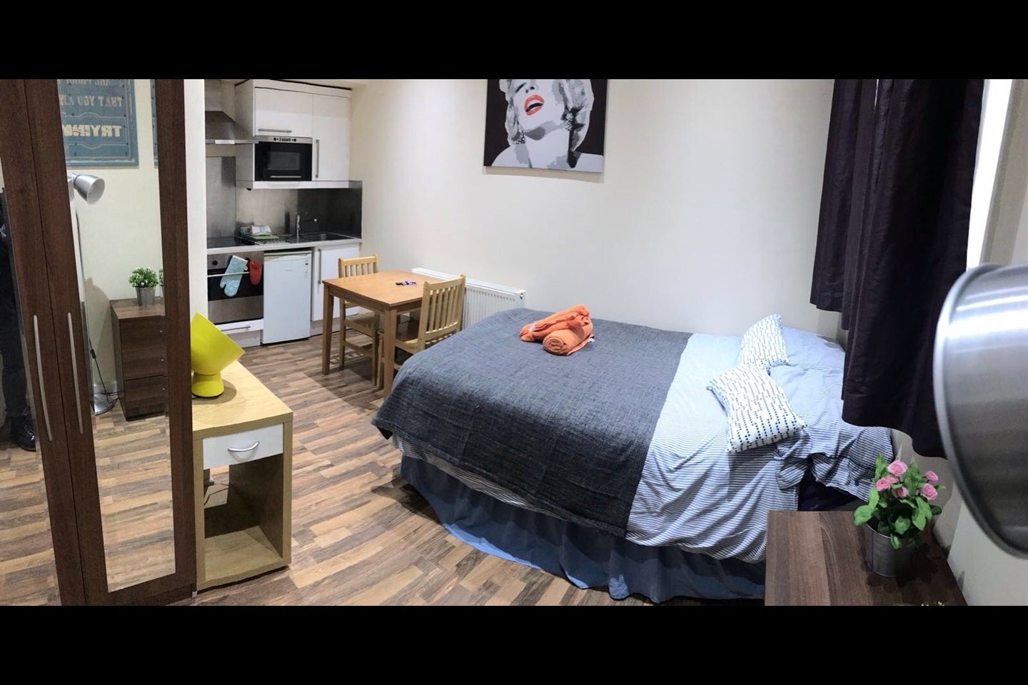 Flat Brondesbury Park in Greater London