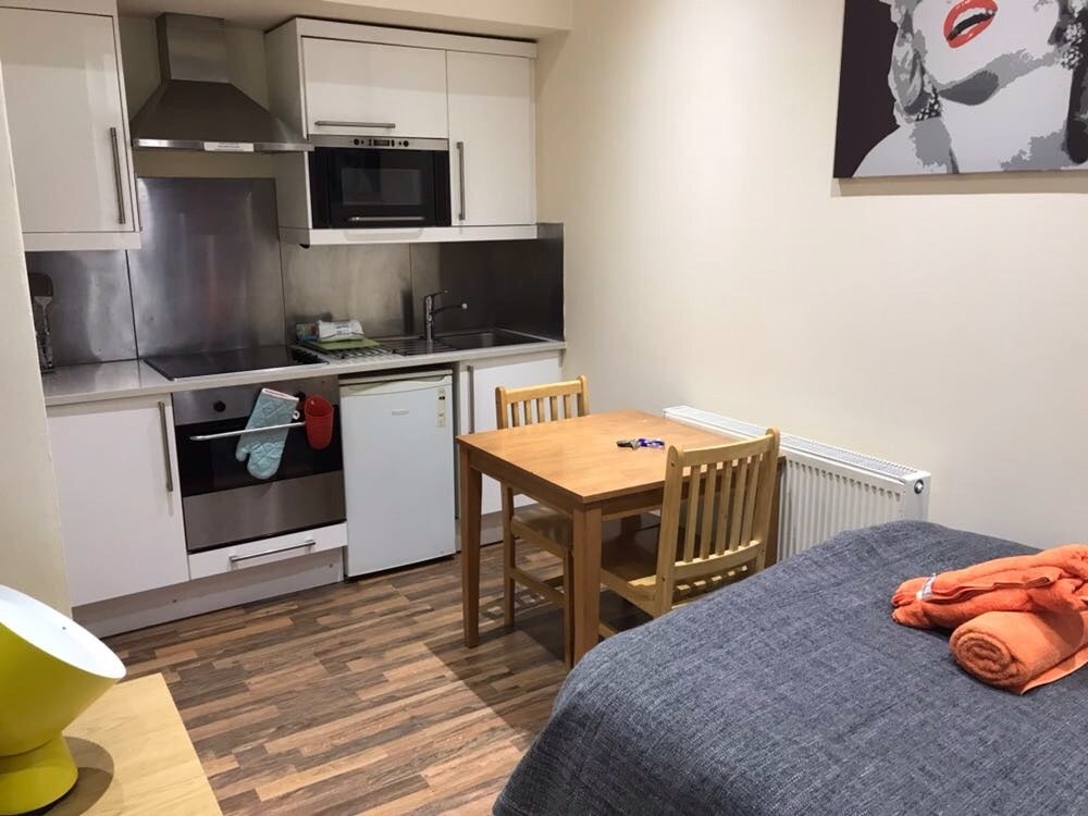 Flat Brondesbury Park in Greater London