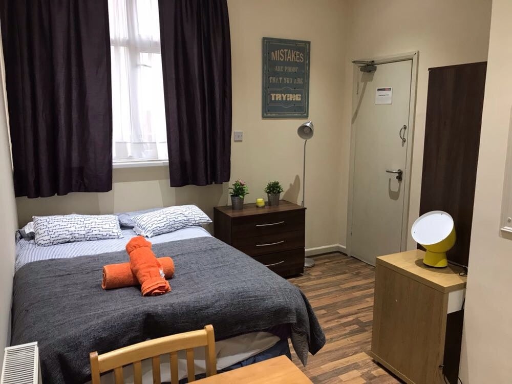 Flat Brondesbury Park in Greater London