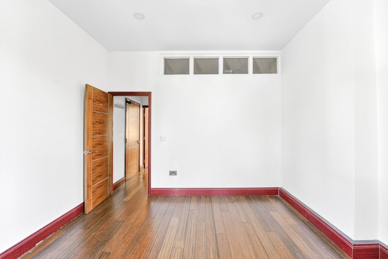Flat Trafalgar Avenue in Greater London